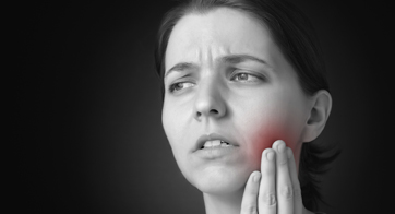 Picture depicting woman suffering jaw pain